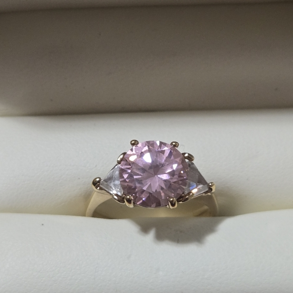 Elegant Pink and Gold Ring
